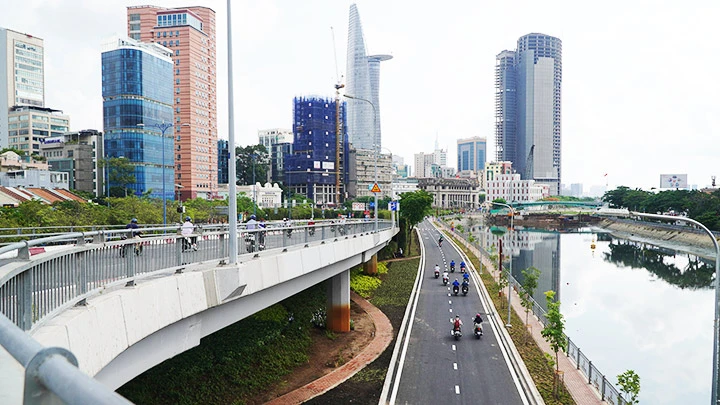 Đường song hành Võ Văn Kiệt hoàn thành và đưa vào sử dụng góp phần chỉnh trang đô thị TP Hồ Chí Minh.