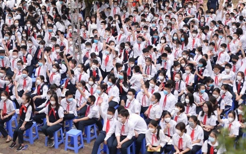 Học sinh Trường THCS Giảng Võ (Ba Đình, Hà Nội) đang lắng nghe những chia sẻ hữu ích từ các nhà quản lý, chuyên gia tâm lý. 