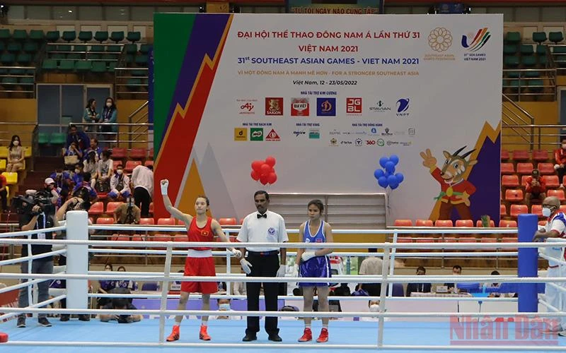 Vận động viên Nguyễn Thị Tâm của Việt Nam xuất sắc chiến thắng knock-out đối thủ. 
