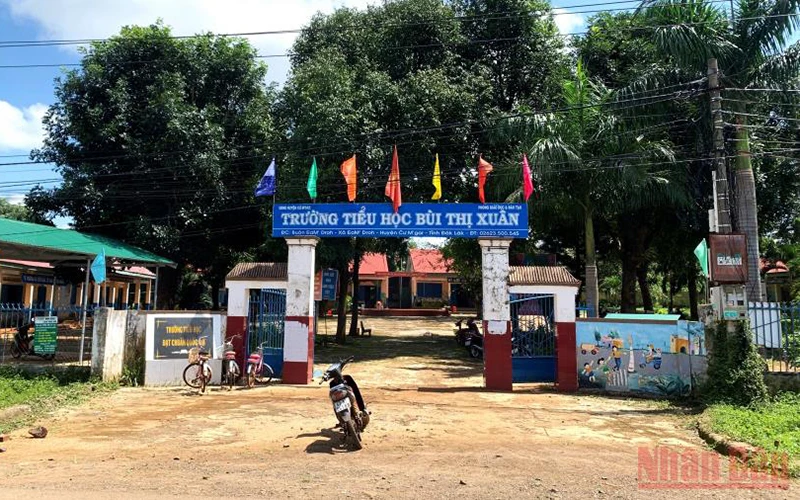 Trường tiểu học Bùi Thị Xuân ở xã vùng sâu Ea M’Droh, huyện Cư M’gar đạt chuẩn quốc gia.