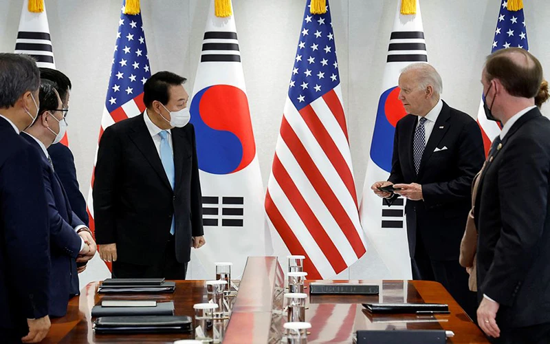 Tổng thống Hàn Quốc Yoon Suk-yeol và Tổng thống Mỹ Joe Biden tiến hành hội nghị thượng đỉnh tại thủ đô Seoul, ngày 21/5. (Ảnh: Reuters)