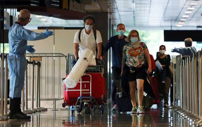 Hành khách tại sân bay quốc tế Changi của Singapore. (Ảnh: Reuters)