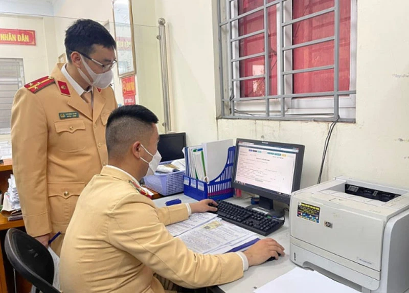 Cục Cảnh sát giao thông đề nghị Cục Đăng kiểm Việt Nam nghiên cứu, cho phép những xe ô-tô mà chủ xe có trụ sở hoặc thường trú tại các huyện đảo thì được phép kiểm định (lần đầu) trước khi thực hiện công tác đăng ký.