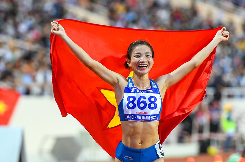 SEA Games 31 cờ đỏ sao vàng - SEA Games 31 sắp tới sẽ là dịp để các vận động viên Việt Nam cùng nhau chinh phục những thử thách và mang về những tấm huy chương vang danh. Trong thời gian này, cờ đỏ sao vàng cũng sẽ trở thành biểu tượng được nhắc đến nhiều nhất. Hãy xem hình ảnh để cổ vũ cho các vận động viên và cảm nhận không khí sôi động của SEA Games 31.