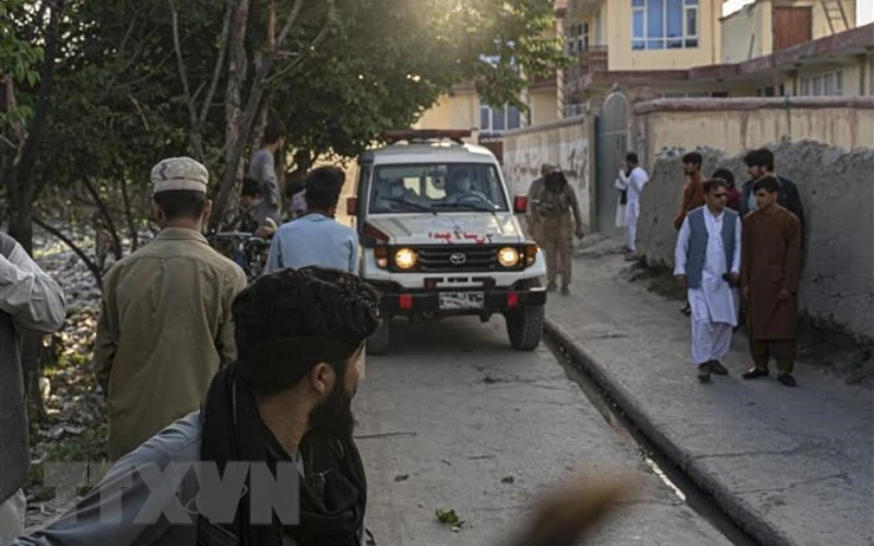 Xe cứu thương tại hiện trường một vụ đánh bom ở Kabul. (Ảnh: AFP/TTXVN)
