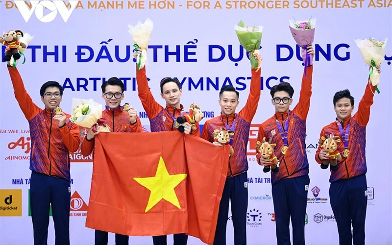 Các vận động viên mang về tấm Huy chương vàng cho tuyển Thể dục dụng cụ Việt Nam ở nội dung đồng đội nam.