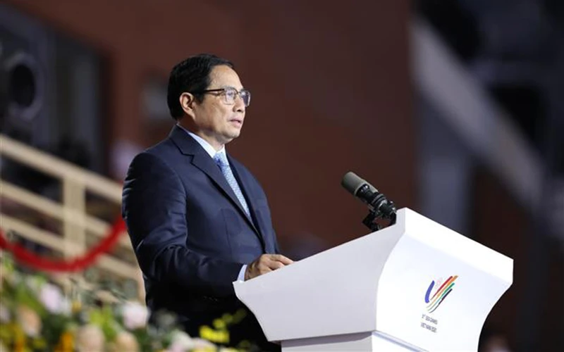 Thủ tướng Phạm Minh Chính phát biểu và tuyên bố bế mạc SEA Games 31. (Ảnh: TTXVN)