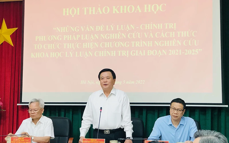 Đồng chí Nguyễn Xuân Thắng phát biểu chỉ đạo Hội thảo.