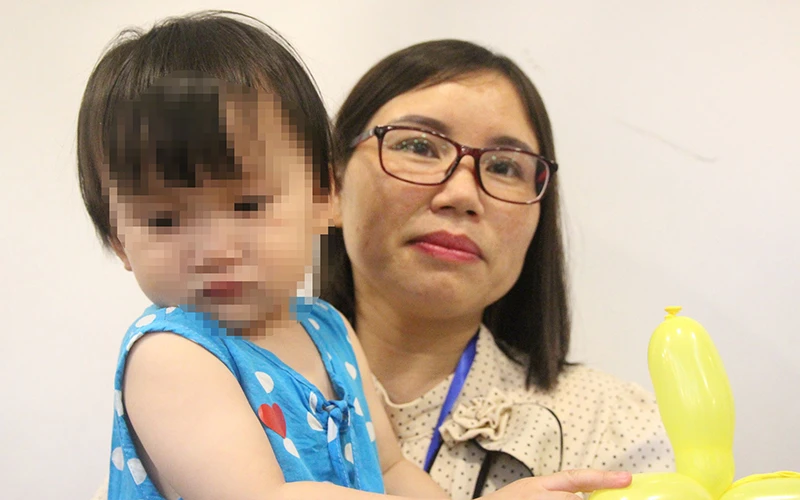 Chị Phạm Thị Bích hạnh phúc chào đón con đầu lòng sau hơn 10 năm hiếm muộn. 