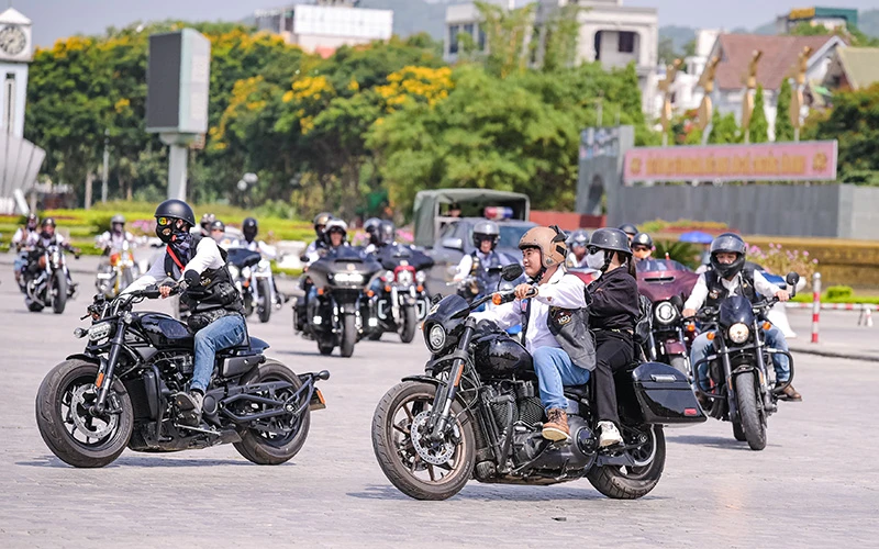 Hàng trăm “xế khủng” cùng các biker tại Lễ hội xe Sam Son Motor Festival 2022.