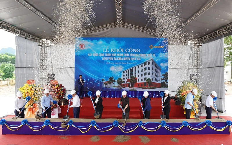 Nghi thức động thổ công trình Nhà khám chữa bệnh Bệnh viện đa khoa huyện Định Hóa.