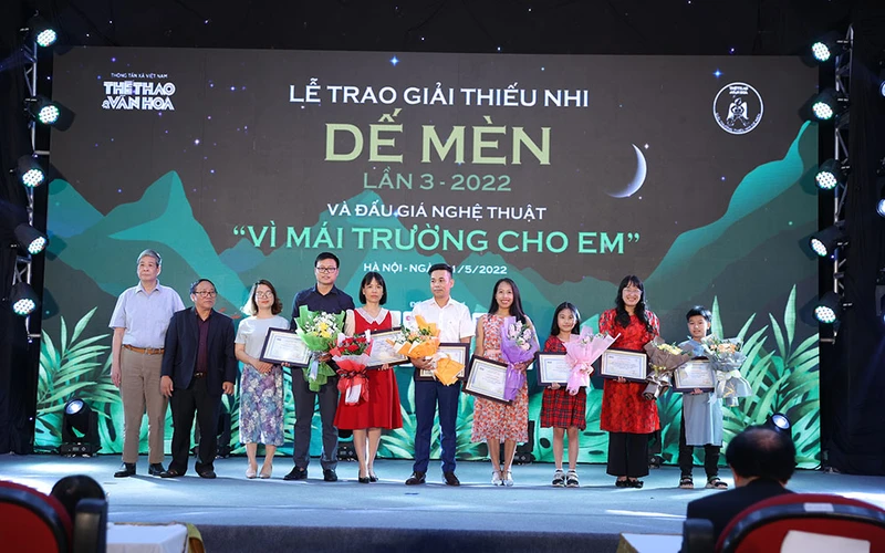 8 tác phẩm lọt vào vòng chung kết giải Dế Mèn. (Ảnh: Ban tổ chức cung cấp)