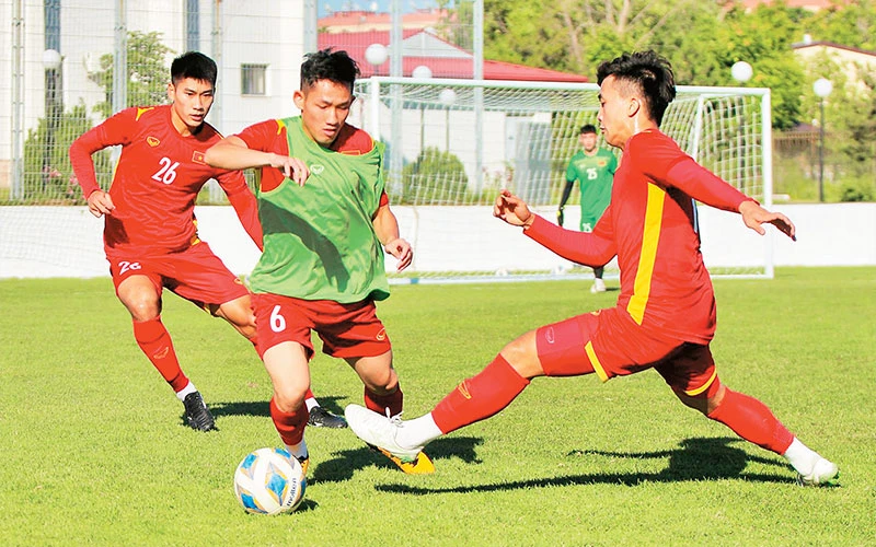 U23 Việt Nam tập luyện trước trận đấu. (Ảnh VFF) 