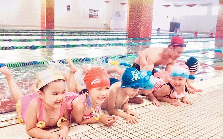 Dạy kỹ năng bơi và phòng, chống đuối nước cho trẻ em là hoạt động ý nghĩa và thiết thực.