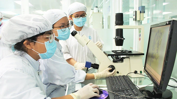 Theo nhiều chuyên gia, mấu chốt quan trọng nhất trong chuyển đổi số vẫn là yếu tố con người. 