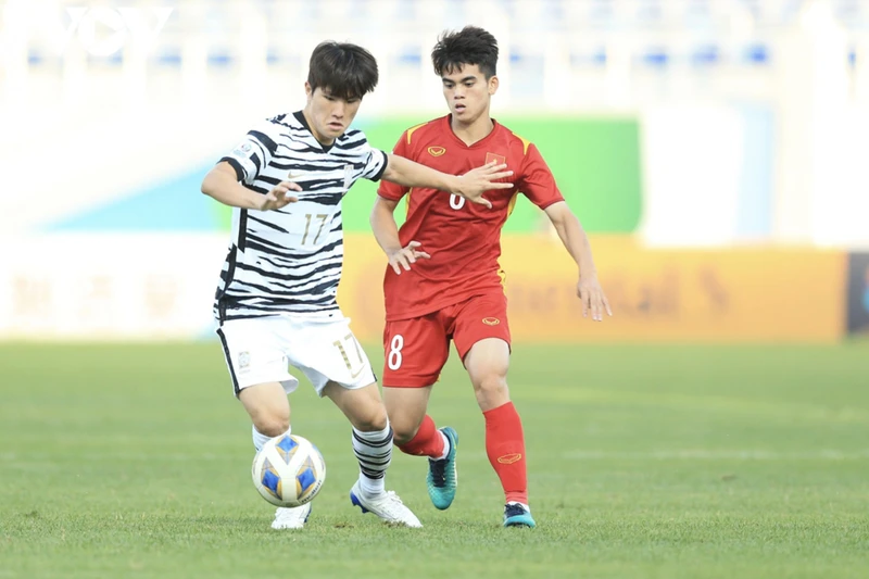 U23 Việt Nam phòng ngự trước sức ép nghẹt thở từ U23 Hàn Quốc. (Ảnh: Ngọc Duy)