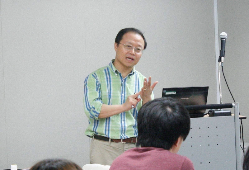 Giáo sư Lee Han-woo. (Ảnh: Khánh Vân/TTXVN)
