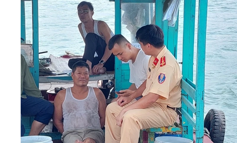 Các đối tượng và phương tiện gây án bị lực lượng Công an bắt giữ tại vùng biển Cẩm Phả.