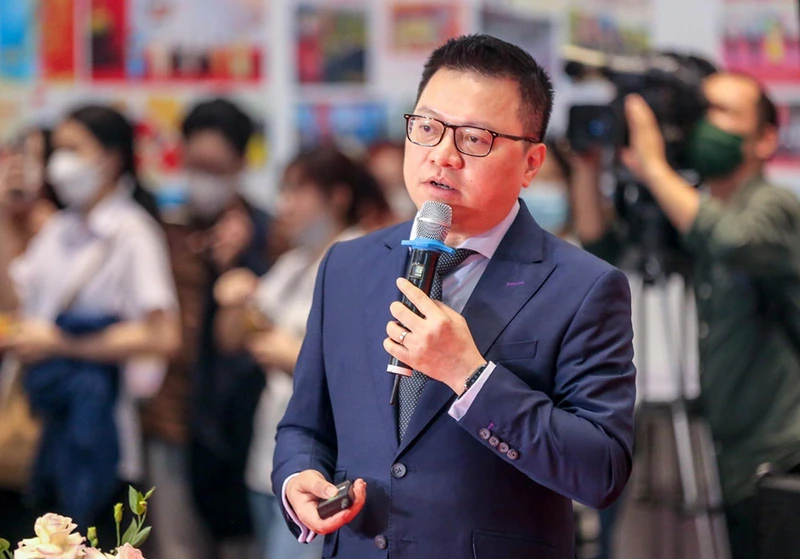 Chủ tịch Hội Nhà báo Việt Nam Lê Quốc Minh phát biểu tham luận tại Diễn đàn “Chuyển đổi số để phục vụ bạn đọc tốt hơn” trong khuôn khổ Hội báo toàn quốc năm 2022. (Ảnh: Ngô Nhung)