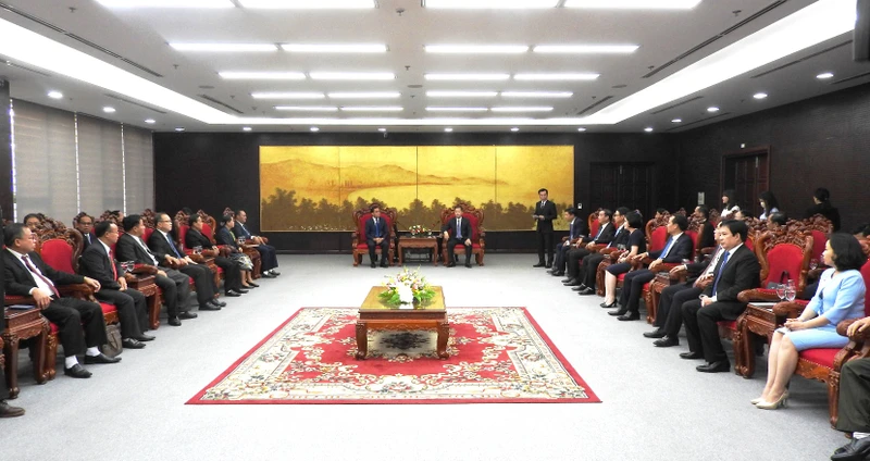 Đoàn lãnh đạo cấp cao tỉnh Sê Kông thăm và làm việc tại Đà Nẵng.