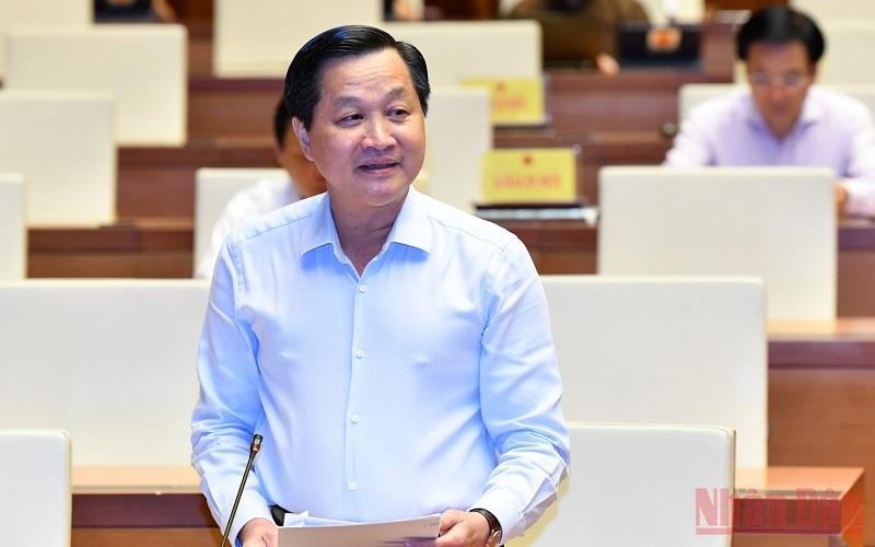 Phó Thủ tướng Lê Minh Khái làm rõ một số nội dung đại biểu Quốc hội quan tâm trong phiên chất vấn sáng 9/6. (Ảnh: LINH NGUYÊN)