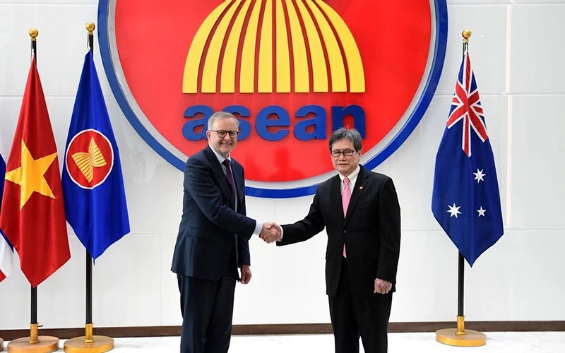 Thủ tướng Australia (người bên trái) gặp Tổng Thư ký ASEAN. (Ảnh ASEAN.org)