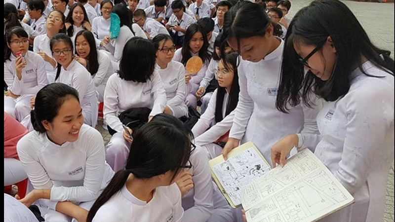 Các em học sinh trong một dự án về phát triển tiếng Việt. Ảnh: Hoài Nam