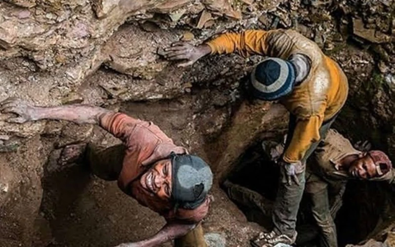 Công nhân đào kim cương. (Nguồn: naturenews.africa/TTXVN)