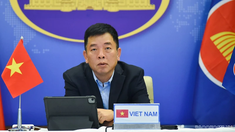 Đại sứ Vũ Hồ, Quyền Trưởng SOM ASEAN Việt Nam dẫn đầu đoàn Việt Nam tham dự Hội nghị trực tuyến các quan chức cao cấp (SOM) ASEAN. (Ảnh: Thế giới và Việt Nam)