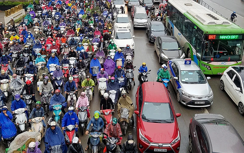 Ùn tắc giao thông trên tuyến đường Lê Văn Lương, Hà Nội. (Ảnh: Đăng Anh)
