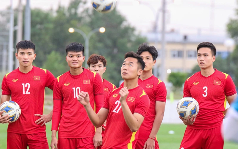 Các cầu thủ U23 Việt Nam tập luyện trước trận tứ kết với đội U23 Saudi Arabia. (Ảnh VFF)