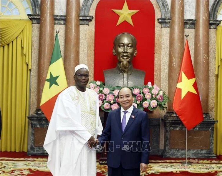 Chủ tịch nước Nguyễn Xuân Phúc tiếp Đại sứ Cộng hòa Senegal Abdoulaye Barro. (Ảnh: TTXVN)