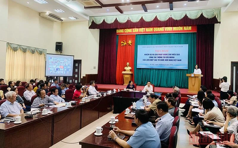 Quang cảnh Tọa đàm “Nhiệm vụ và giải pháp nâng cao hiệu quả công tác thông tin đối ngoại của Liên hiệp các tổ chức hữu nghị Việt Nam”.