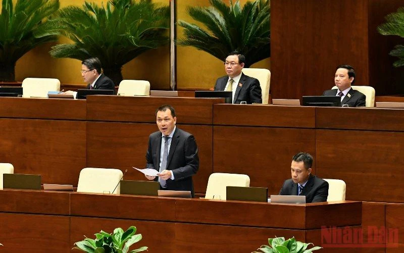 Thứ trưởng Công thương Đặng Hoàng An phát biểu giải trình, làm rõ một số vấn đề các đại biểu Quốc hội nêu. (Ảnh: NGUYÊN LINH)