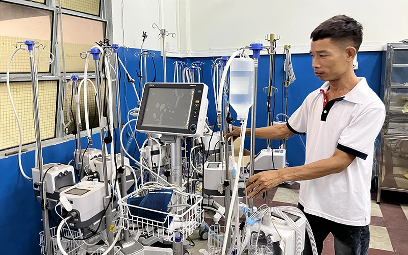 Nhiều máy thở dòng cao không sử dụng, được cất trong kho tại Bệnh viện quận Phú Nhuận, thành phố Hồ Chí Minh. (Ảnh MẠNH HẢO)
