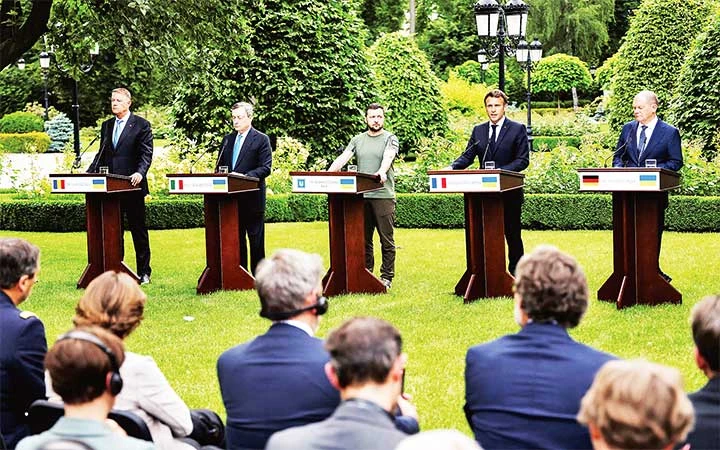 Các nhà lãnh đạo các nước EU và Ukraine họp báo tại Kiev. (Ảnh: REUTERS)