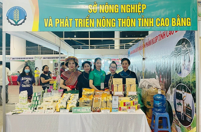 Gian hàng sản phẩm OCOP của tỉnh Cao Bằng tại hội chợ sản phẩm OCOP 2022. (Ảnh MINH TUẤN)