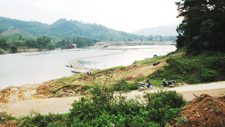 Nơi dòng Sê Băng Hiêng tiếp giáp với nước bạn Lào.