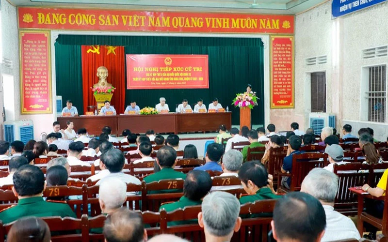 Đồng chí Đỗ Văn Chiến cùng các đại biểu Quốc hội tỉnh Nghệ An tiếp xúc cử trị phường Cửa Nam, thành phố Vinh (Nghệ An).