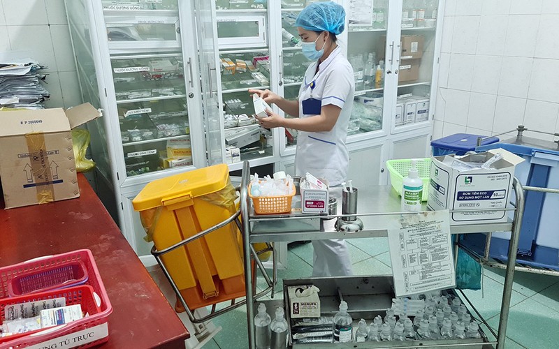 Do thiếu thuốc, vật tư y tế, Khoa Chấn thương-Bỏng, Bệnh viện đa khoa tỉnh Đắk Nông đã chuyển nhiều người bệnh lên tuyến trên. (Ảnh NGUYỄN VĂN YÊN)
