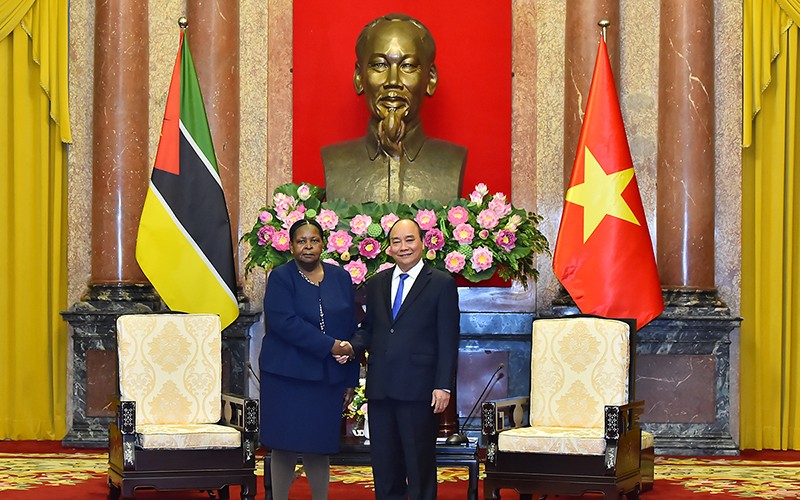 Chủ tịch nước Nguyễn Xuân Phúc tiếp Chủ tịch Quốc hội Mozambique Esperanca Laurinda Francisco Nhiuane Bias. (Ảnh: THỦY NGUYÊN)