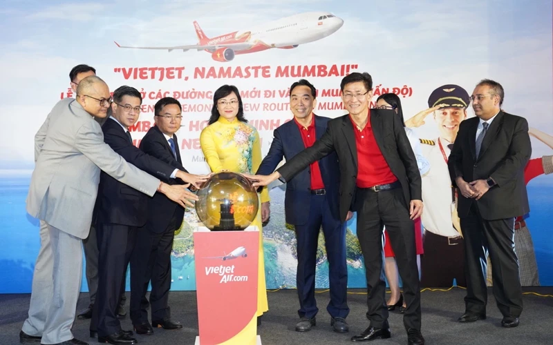 Lễ khai trương các đường bay mới diễn ra tại Mumbai.