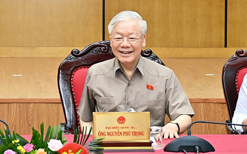 Tổng Bí thư Nguyễn Phú Trọng tiếp xúc cử tri đơn vị bầu cử số 1, thành phố Hà Nội. (Ảnh ÐĂNG KHOA) 