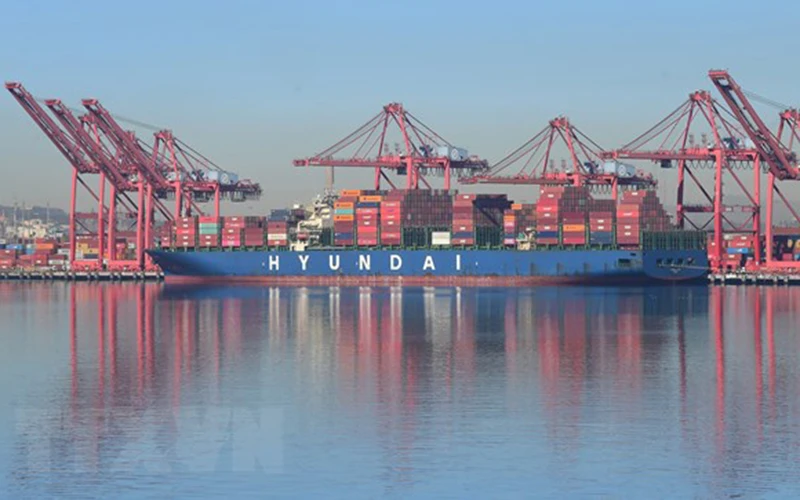 Quang cảnh cảng container Long Beach, Mỹ. (Ảnh: AFP/TTXVN)