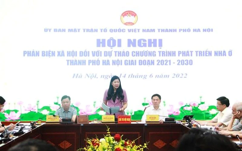 Ủy ban Mặt trận Tổ quốc thành phố Hà Nội tổ chức phản biện xã hội về phát triển nhà ở. (Ảnh HIỀN PHƯƠNG)