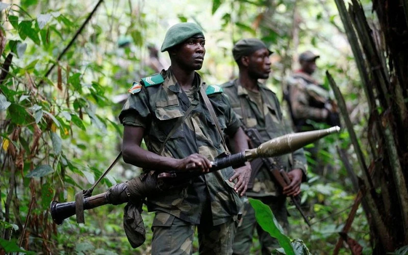 Binh sĩ Cộng hòa dân chủ Congo tuần tra chống phiến quân Lực lượng Dân chủ đồng minh (ADF) ở tỉnh Bắc Kivu. (Ảnh: REUTERS)