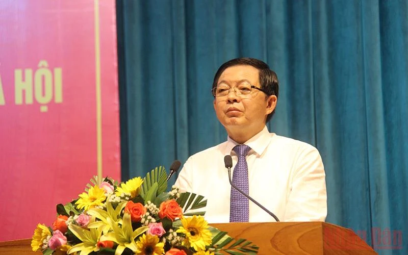 Đồng chí Hồ Quốc Dũng, Ủy viên Trung ương Đảng, Bí thư Tỉnh ủy, Chủ tịch HĐND tỉnh Bình Định phát biểu chào mừng hội thảo.