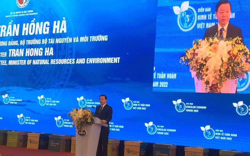 Bộ trưởng Tài nguyên và Môi trường Trần Hồng Hà phát biểu tại hội nghị. 