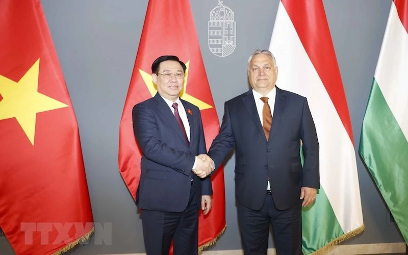 Chủ tịch Quốc hội Vương Đình Huệ và Thủ tướng Hungary Viktor Orban. (Ảnh: Doãn Tấn/TTXVN)