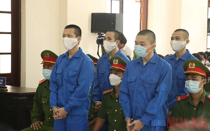 Các bị cáo liên quan đến vụ Tịnh thất Bồng Lai tại phiên tòa xét xử sơ thẩm. 